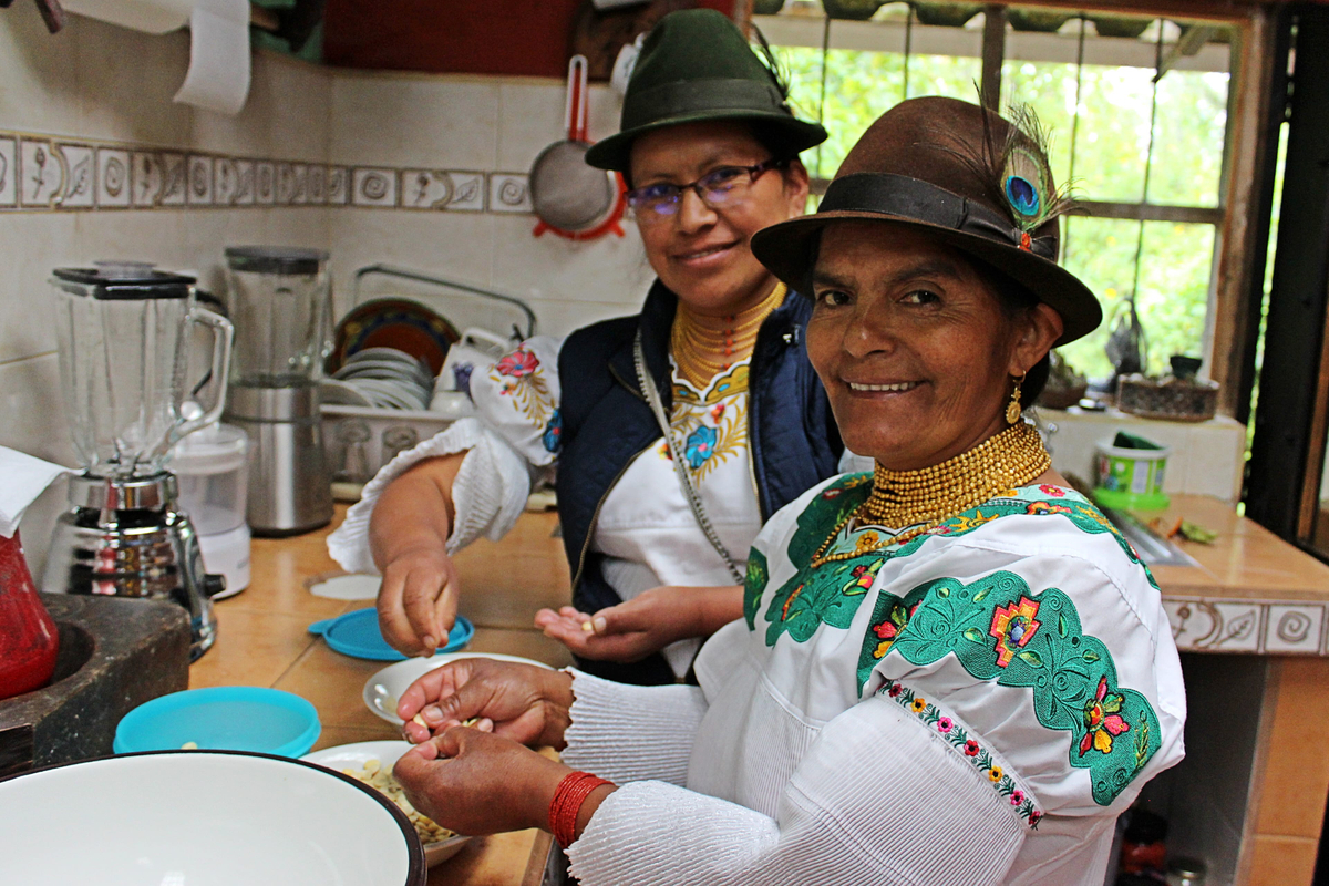 Femme atelier cuisine San Clemente Equateur